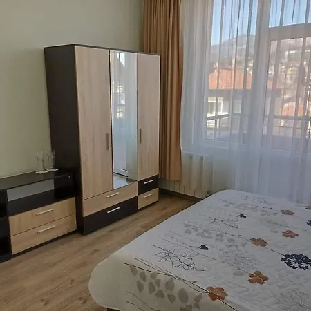 приятелската къща