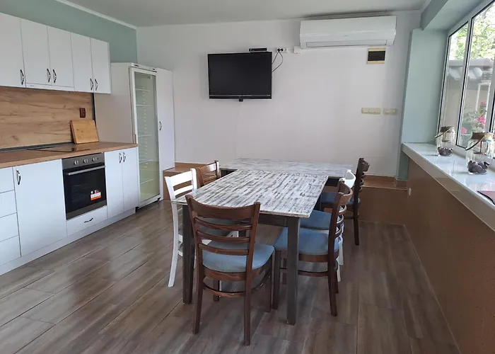 приятелската къща 3*