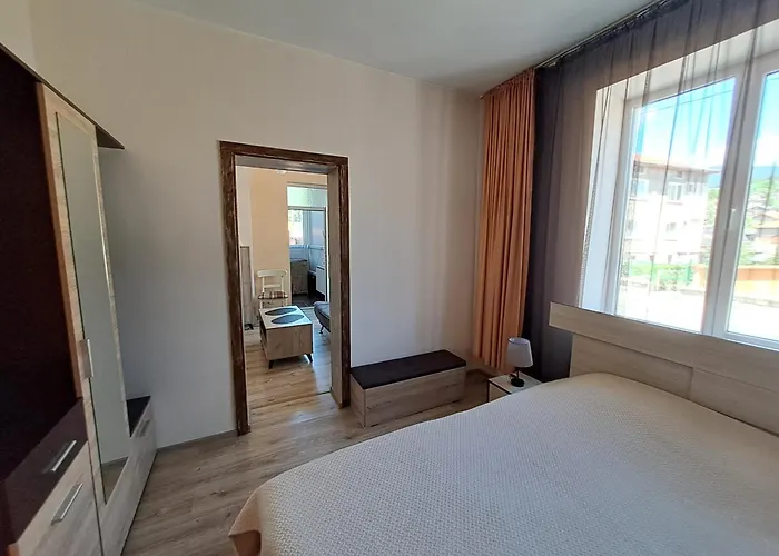 приятелската къща