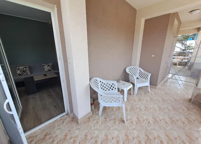 приятелската къща