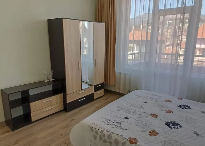 приятелската къща